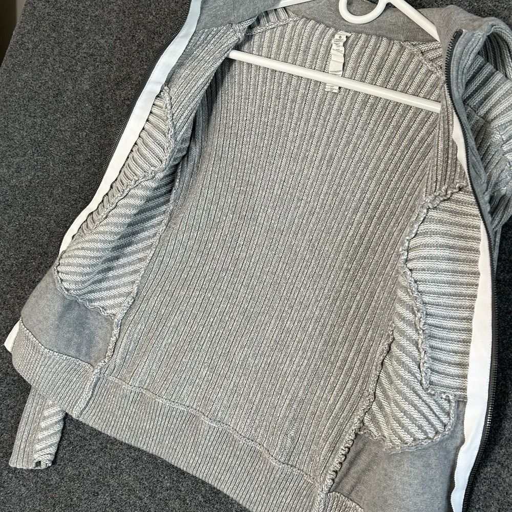 Lululemon Embrace Full Zip Hoodie Scuba Sweater -Gray - Women's Size 4 - EUC!!!! - Picture 13 of 16